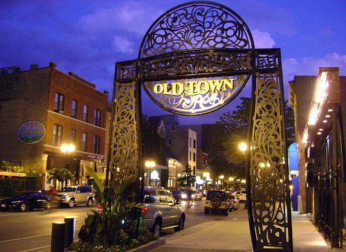 Old-Town-Iconic-Sign-Best-Neighborhoods-in-Chicago