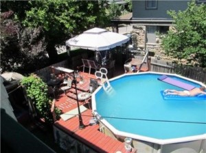 swimmer-in-backyard-pool-bad-mls-photo-real-estate-fail