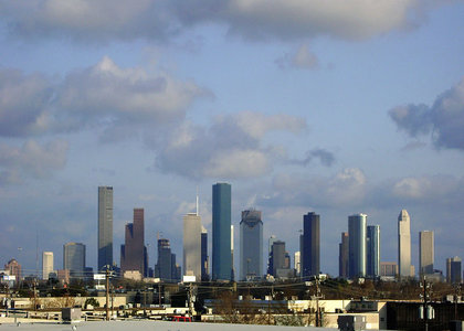 rsz_800px-skyline_from_n_durham_over_white_oak_bayou_houston_texas_0221101703