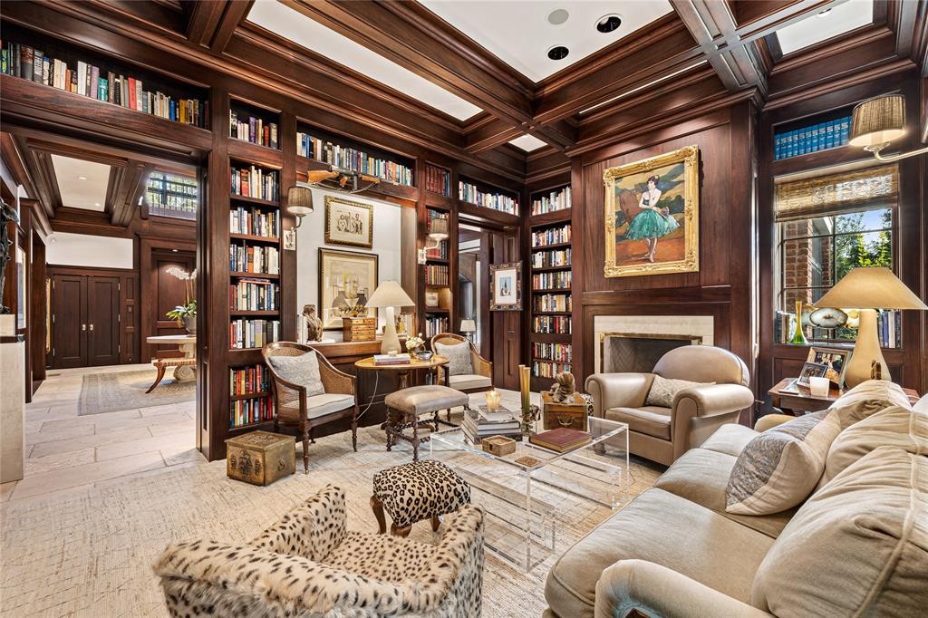 1722 River Oaks Blvd. (Douglas Elliman Real Estate)