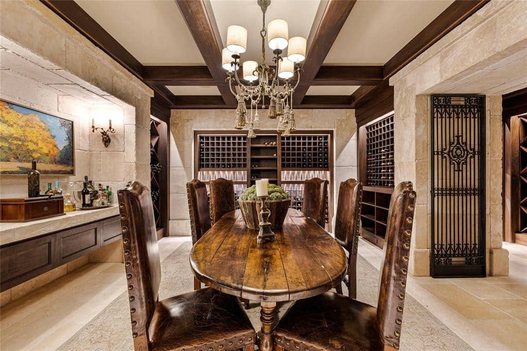 1722 River Oaks Blvd. (Douglas Elliman Real Estate)